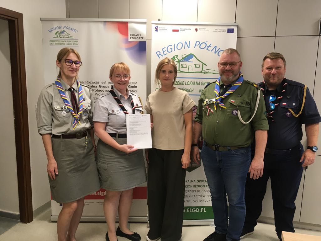 Podpisanie umowy do projektu klubu młodzieżowego LGD